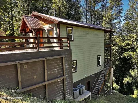 344 Silverbell Hgts Ln, Gatlinburg, TN 37738