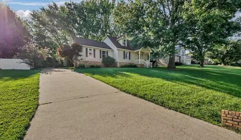 1025 Hillshire Dr, Clarksville, TN 37043