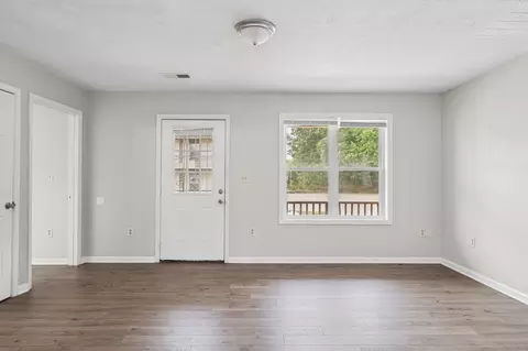 Living - 809 Old Hickory Blvd, Jackson, TN 38305 photo 6 of 8