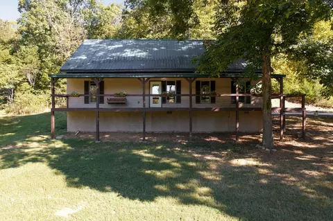 289 Harris Hollow Rd, Pleasant Shade, TN 37145