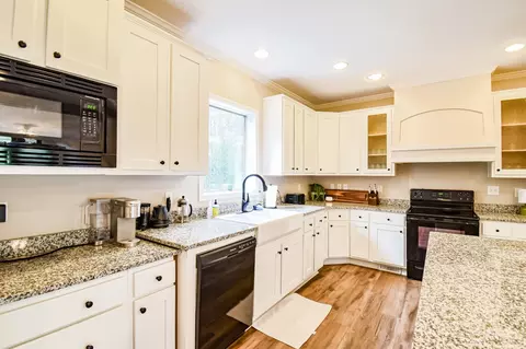 Kitchen - 920 Mason Bates Bend Rd, Centerville, TN 37033 photo 3 of 4