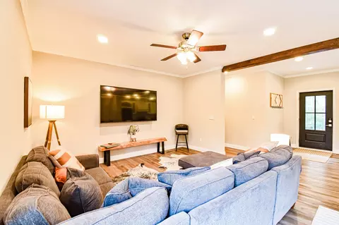 Living - 920 Mason Bates Bend Rd, Centerville, TN 37033 photo 2 of 2