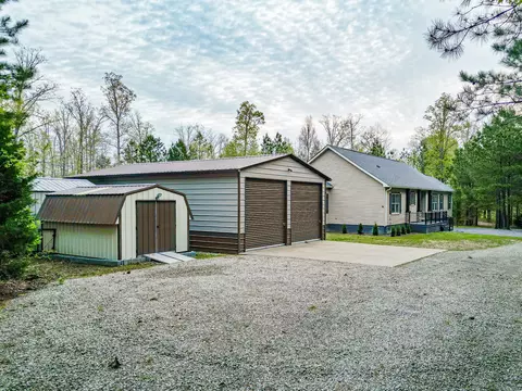 Exterior - 920 Mason Bates Bend Rd, Centerville, TN 37033 photo 4 of 24
