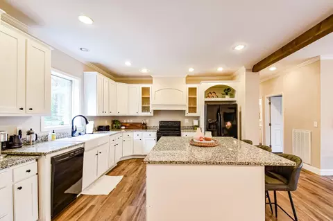 Kitchen - 920 Mason Bates Bend Rd, Centerville, TN 37033 photo 2 of 4