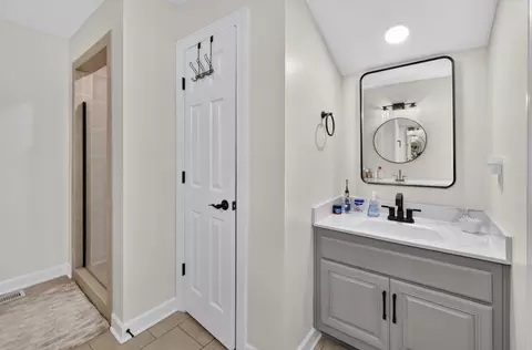 Bath - 8369 Bethlehem Rd, Springfield, TN 37172 photo 2 of 6