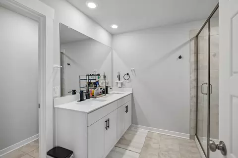 Bath - 821 Els Ct, Spring Hill, TN 37174 photo 4 of 5