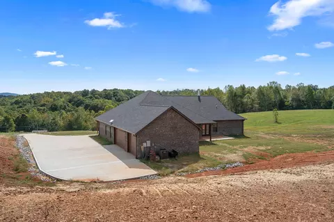 Exterior - 986 E Pin Hook Rd, Sparta, TN 38583 photo 18 of 24