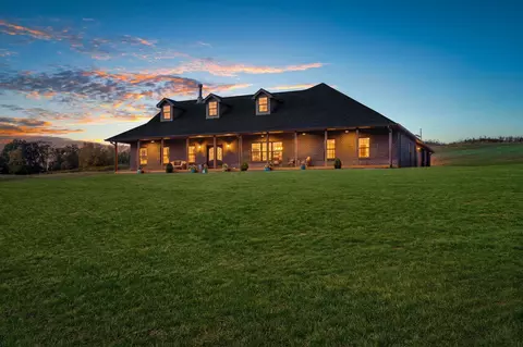 986 E Pin Hook Rd, Sparta, TN 38583