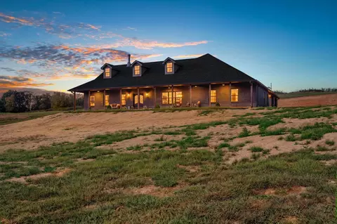 Exterior - 986 E Pin Hook Rd, Sparta, TN 38583 photo 2 of 24