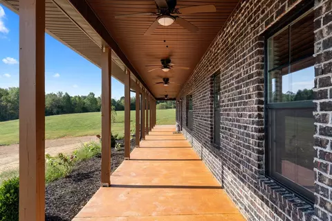 Exterior - 986 E Pin Hook Rd, Sparta, TN 38583 photo 11 of 24