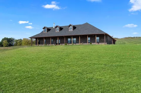 Exterior - 986 E Pin Hook Rd, Sparta, TN 38583 photo 4 of 24
