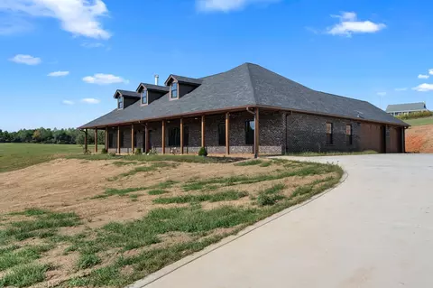 Exterior - 986 E Pin Hook Rd, Sparta, TN 38583 photo 5 of 24