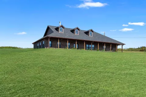 Exterior - 986 E Pin Hook Rd, Sparta, TN 38583 photo 8 of 24