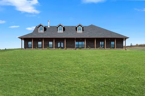 Exterior - 986 E Pin Hook Rd, Sparta, TN 38583 photo 6 of 24