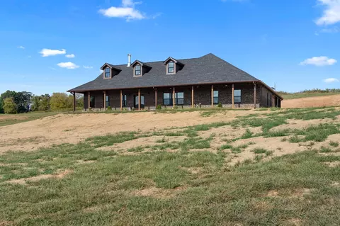 Exterior - 986 E Pin Hook Rd, Sparta, TN 38583 photo 3 of 24
