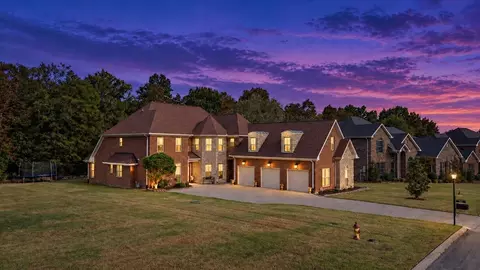 136 Seven Springs Dr, Mount Juliet, TN 37122
