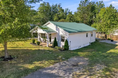 905 S Russell St, Portland, TN 37148