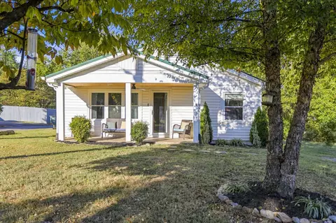 905 S Russell St, Portland, TN 37148