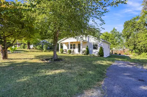 905 S Russell St, Portland, TN 37148