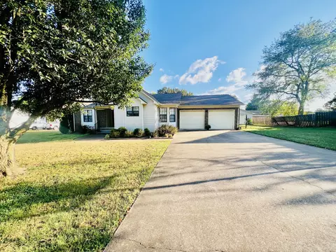 713 Douglas Dr, Lawrenceburg, TN 38464