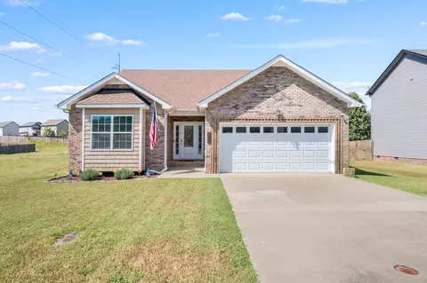 1005 Harding Dr, Clarksville, TN 37042