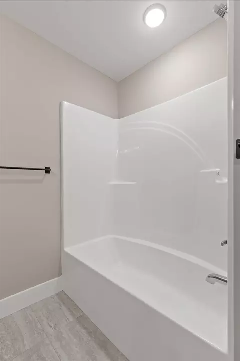 Bath - 123 Cherokee Ridge Dr, Ocoee, TN 37361 photo 2 of 5