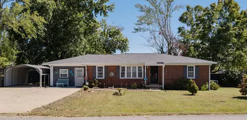 307 Hinson St, Hohenwald, TN 38462