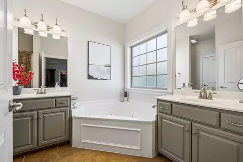 Bath - 2813 Wright Haven Ct, Murfreesboro, TN 37130 photo 1 of 6