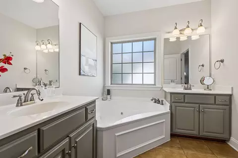 Bath - 2813 Wright Haven Ct, Murfreesboro, TN 37130 photo 2 of 6