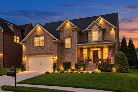 8033 Fenwick Ln, Spring Hill, TN 37174