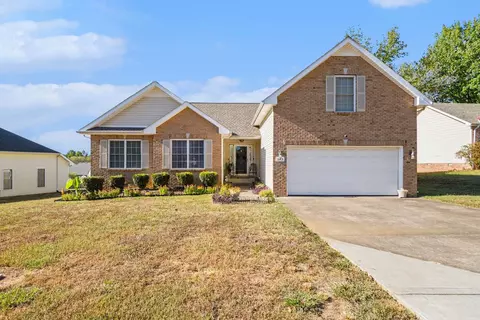 643 Ashley Oaks Dr, Clarksville, TN 37042