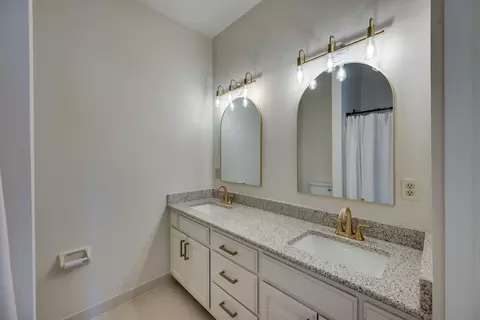 Bath - 162 Deercrest Cir, Franklin, TN 37069 photo 1 of 3