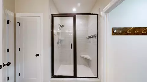 Bath - 3514 Pershing Dr, Murfreesboro, TN 37129 photo 3 of 4