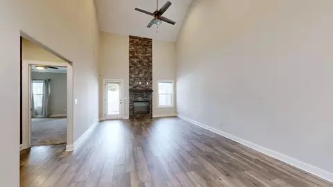 Living - 3514 Pershing Dr, Murfreesboro, TN 37129 photo 2 of 3