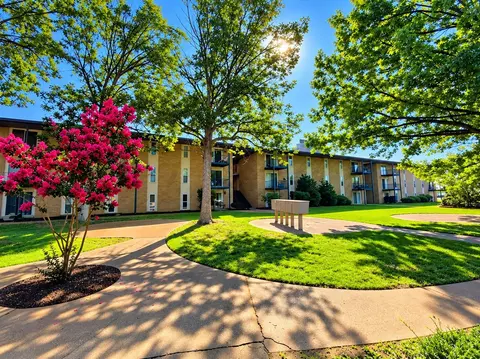 555 N Dupont Ave #B42, Madison, TN 37115