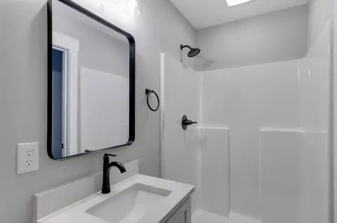 Bath - 777 Longley Rd, Ocoee, TN 37361 photo 2 of 2