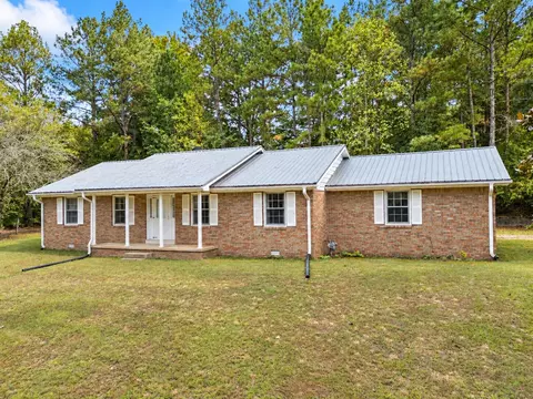 3141 White Oak Rd, Mcewen, TN 37101