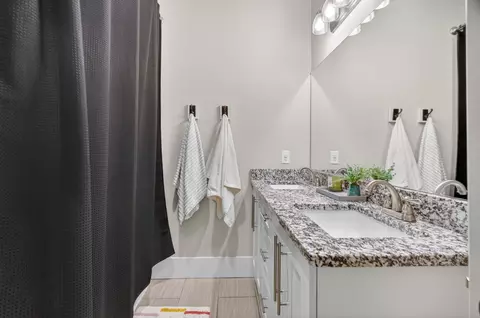 Bath - 813 5th Ave E, Springfield, TN 37172 photo 2 of 2