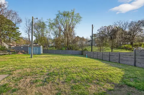 Exterior - 813 5th Ave E, Springfield, TN 37172 photo 5 of 13