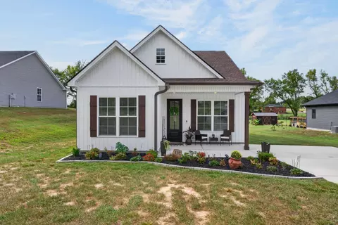 119 Lagoon Dr, Mcminnville, TN 37110