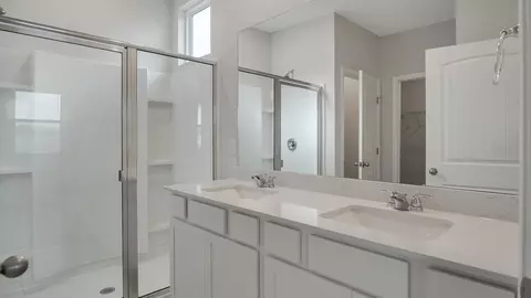 Bath - 4918 Sandringham Ln, Murfreesboro, TN 37129 photo 2 of 4