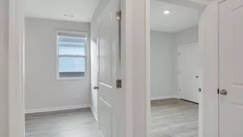 Entry Way - 4918 Sandringham Ln, Murfreesboro, TN 37129 photo 3 of 5