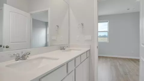 Bath - 4918 Sandringham Ln, Murfreesboro, TN 37129 photo 1 of 4