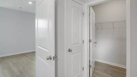 Entry Way - 4918 Sandringham Ln, Murfreesboro, TN 37129 photo 2 of 5