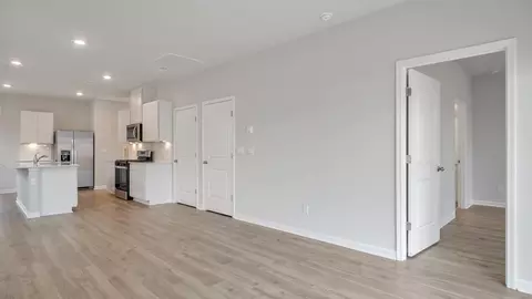 Entry Way - 4918 Sandringham Ln, Murfreesboro, TN 37129 photo 1 of 5
