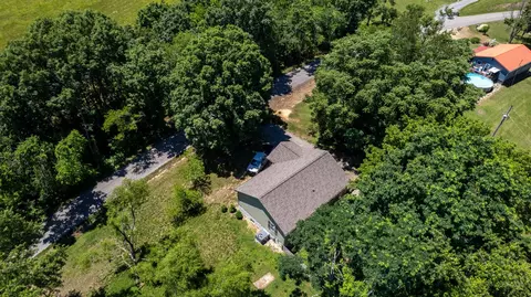 695 Hog Back Ridge Rd, Bethpage, TN 37022