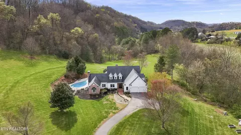 2740 Mccammon Rd, Rockford, TN 37853