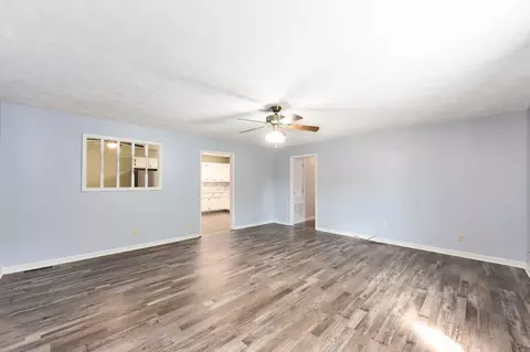 Living - 23 Roxy Cv, Jackson, TN 38301 photo 3 of 4