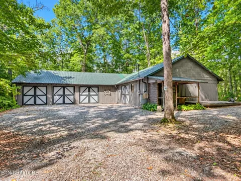 340 Cleggan Dr, Crossville, TN 38572