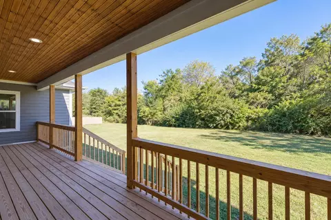Exterior - 1031 Northside Dr, Dickson, TN 37055 photo 3 of 3